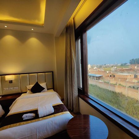 Mds Royal Resort Tulsipur Buitenkant foto